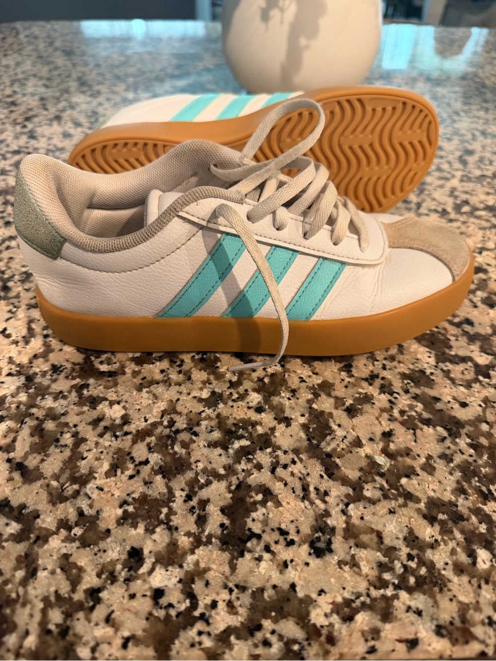 Grade School Girls Adidas VL Court 3.0. Size 4!